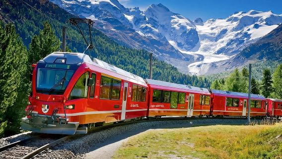 Tour privato al treno del Bernina e al Lago di Como. Prelievo dall'hotel.
