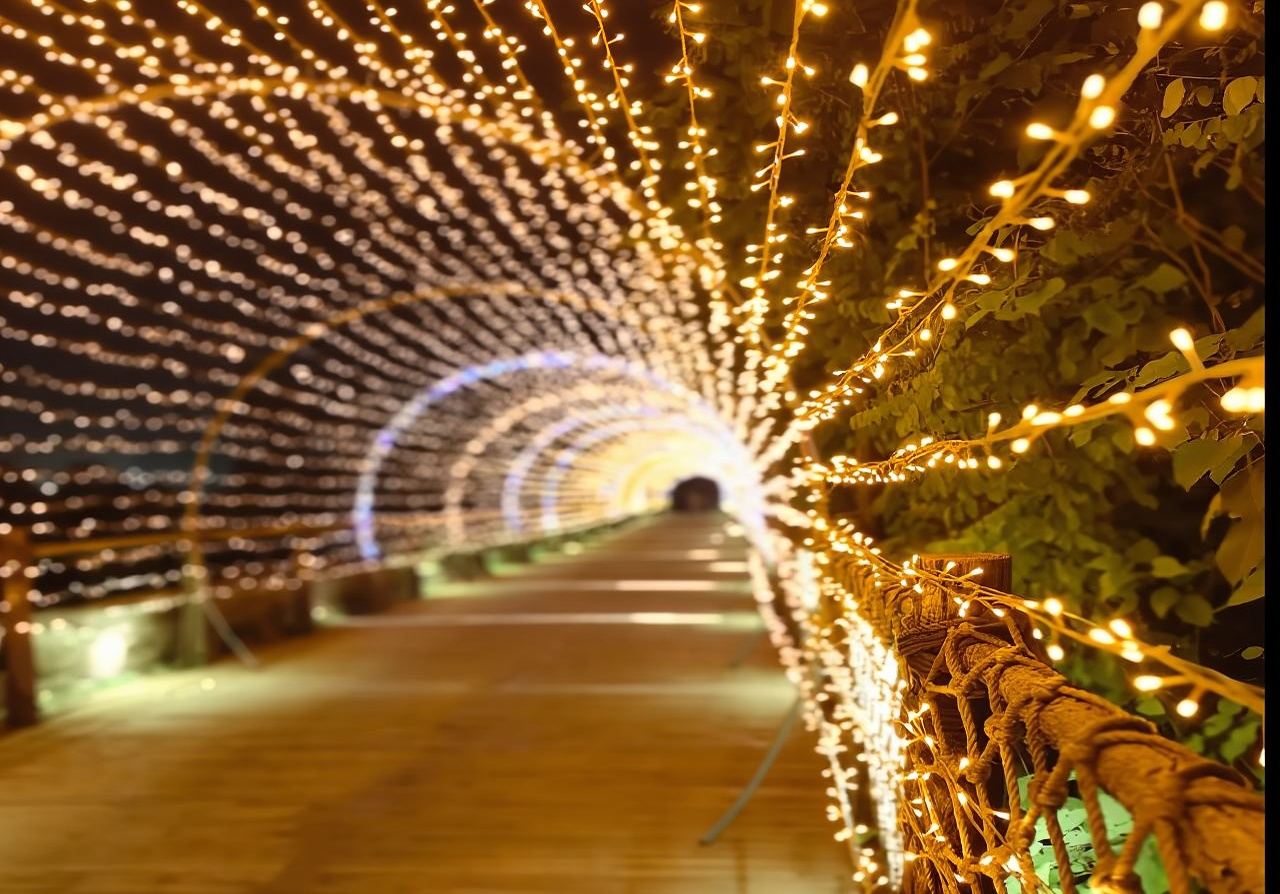 Kaifeng + Riverside Scene at Qingming Festival Relief + Kaifeng City Wall + Zhuxian Town Yuefei Temple Multilingual Guide