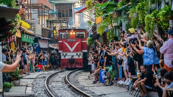 Lawatan Bandar Hanoi: Separuh Hari Persendirian Disesuaikan dengan Jalan Kereta Api