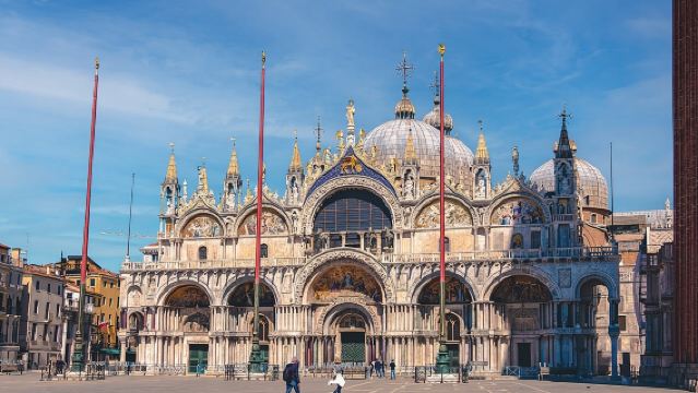 Best Of Venice: Saint Mark's Basilica, Doges Palace with Guide and Gondola Ride