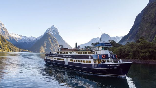 Milford Sound Full Day Tour from Te Anau with Cruise