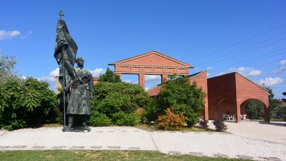 บูดาเปสต์: ทัวร์ชม Memento Park และ Icons of Communism พร้อมไกด์