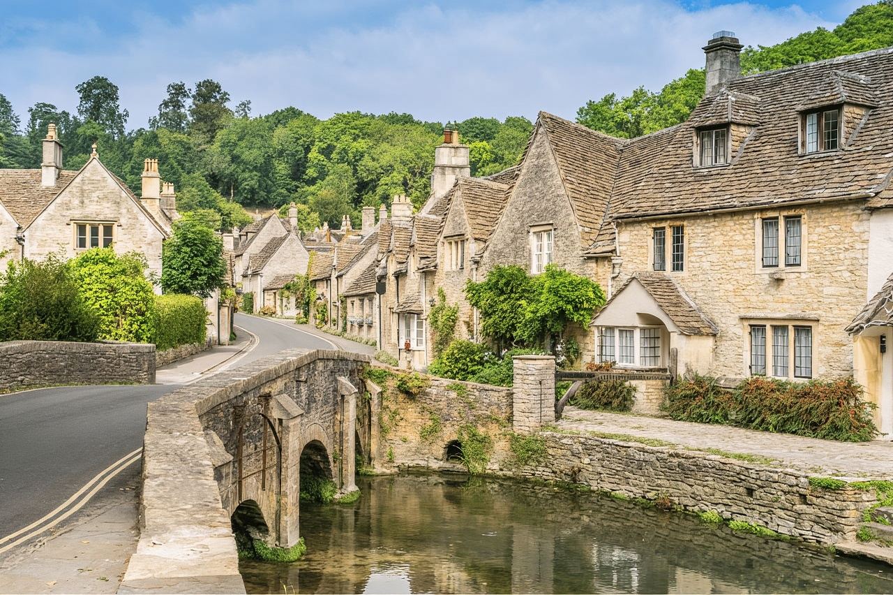 From London: Small Group Stonehenge, Bath & Cotswolds Tour