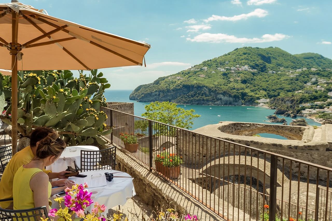 Isquia: Hidroala + Traslado + Entrada al Castillo Aragonés