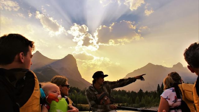 Canmore: Tour panoramico in raft di 1,5 ore nelle Montagne Rocciose