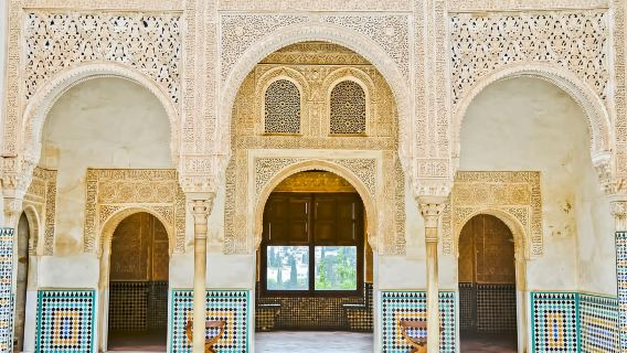 그라나다: 알람브라와 알바이신 패키지 투어