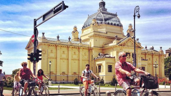 Lo mejor de Zagreb: tour en bicicleta de 4 horas