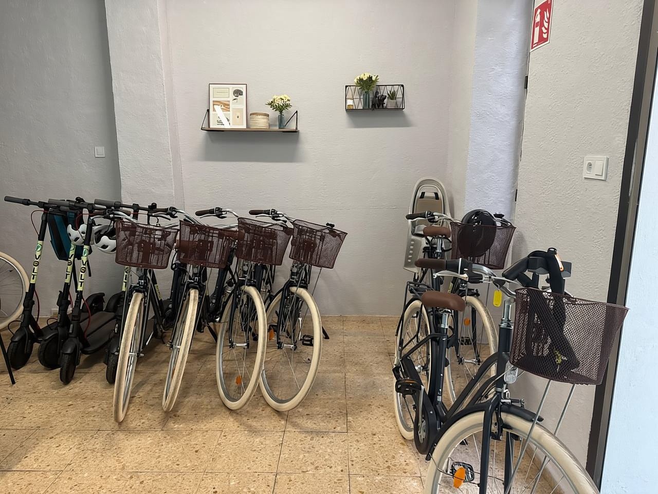 Valencia: noleggio di biciclette elettriche per l'intera giornata (10:00-18:30)