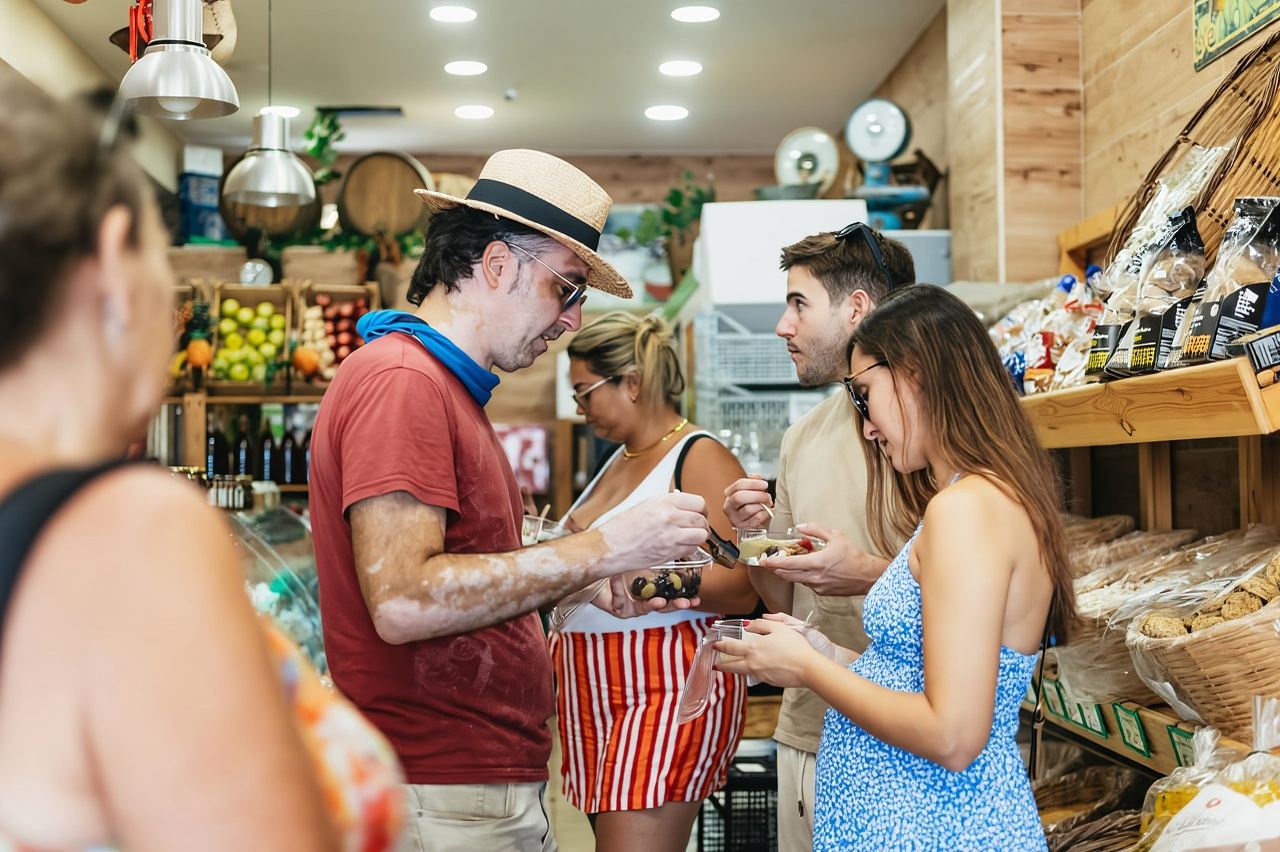 Chania: visita guidata dei punti salienti della città vecchia con cibo di strada