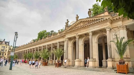 布拉格中世紀溫泉名城一日包車遊