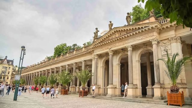 Lawatan sewa peribadi sehari ke bandar spa zaman pertengahan Prague