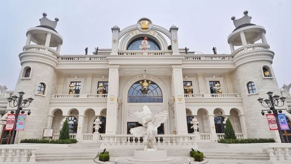 Beijing Mutianyu Great Wall + POP MART Theme Park 1-day tour [Family VIP Group]