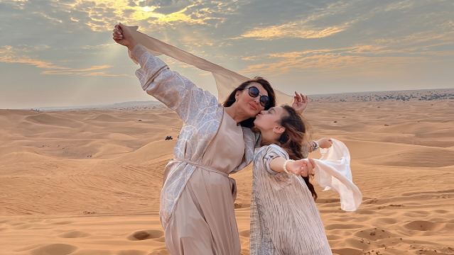 Dubai Desert Safari: 4x4 Red Dune & Sandboard Thrill