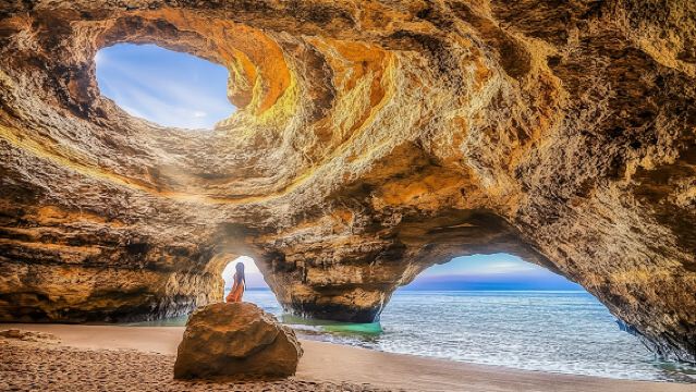 Full caves circuit and coast sightseeing boat from Portimão
