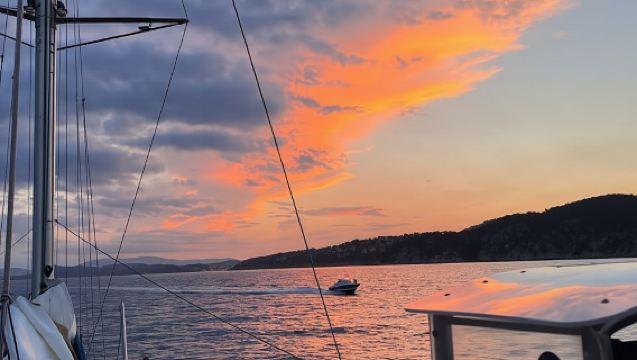 Lloret de Mar: Catamaran Cruise with Food, Drinks, and Music