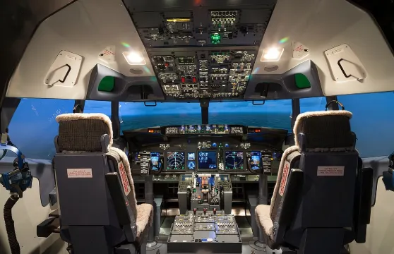 飛行模擬器高速飛行30分鐘