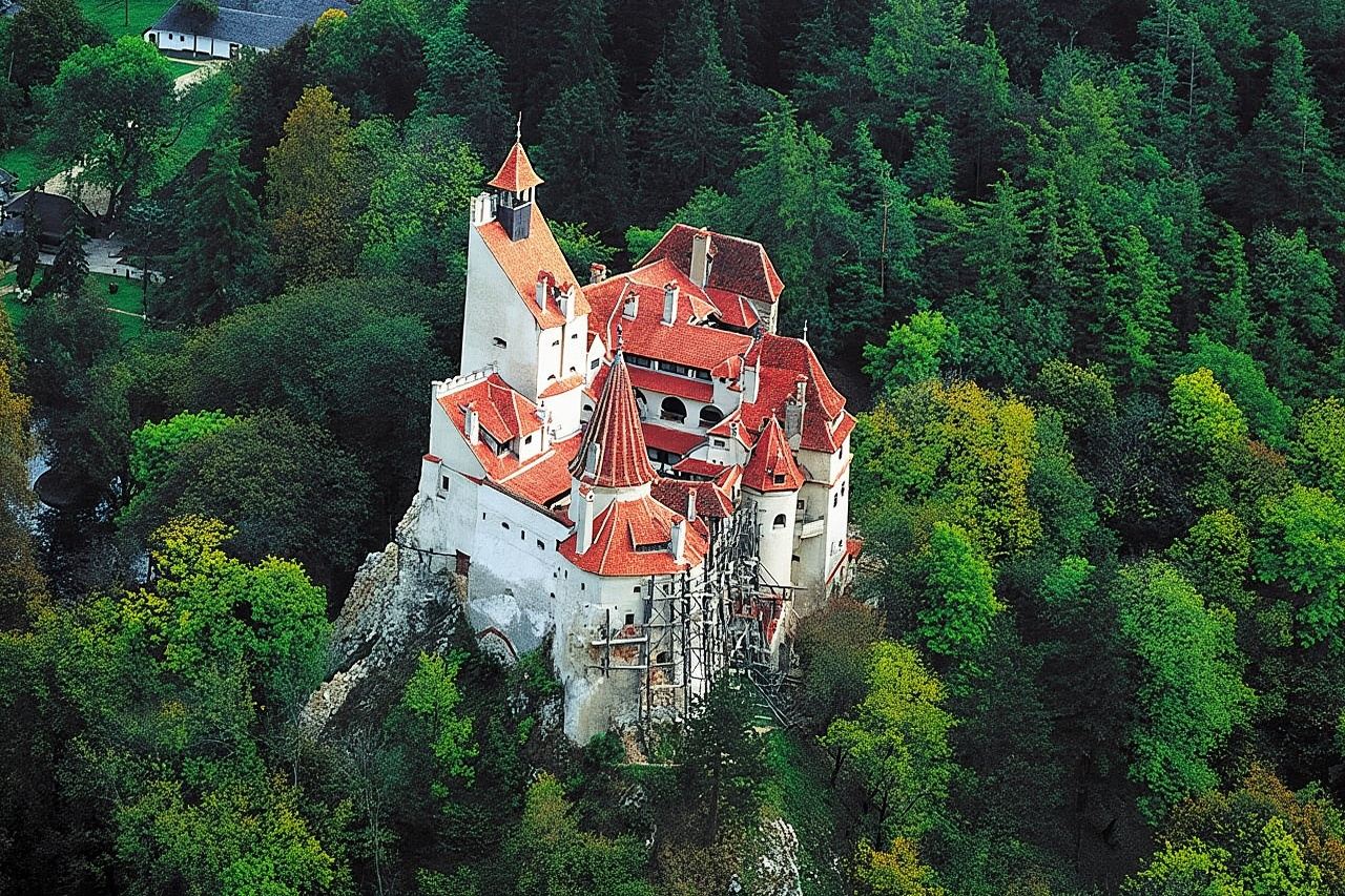 Castello di Dracula, Castello di Peles e città vecchia di Brasov da Bucarest