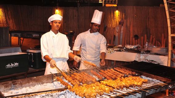 อาหารค่ำในทะเลทรายดูไบ