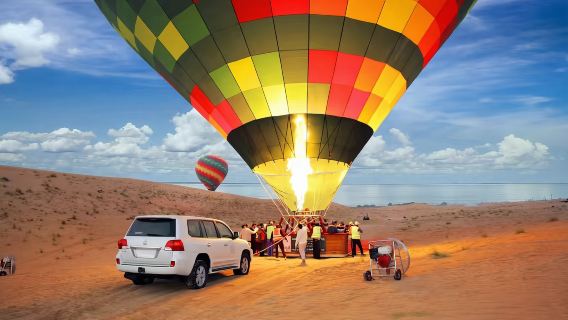 ชมพระอาทิตย์ขึ้นบน ทัวร์บอลลูนร้อน ทะเลทรายดูไบ/การแสดงฝึกเหยี่ยว/ใบรับรองการบิน/ขี่อูฐและจิบกาแฟ