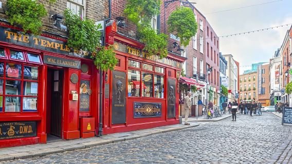 Self guided tour with interactive city game of Dublin