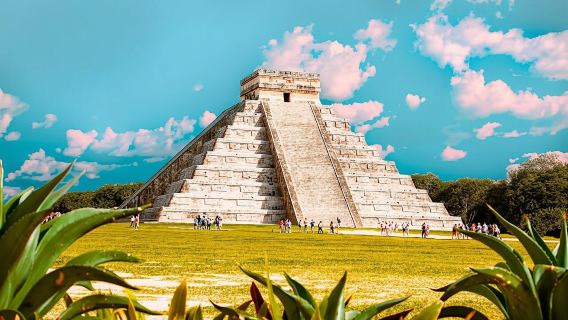 Chichen Itza and Cenote Tsukán with Lunch