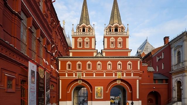Russia Moscow Vacation 1-day Tour (Kolomenskoye Estate + Red Square Attractions + Kremlin Armory)