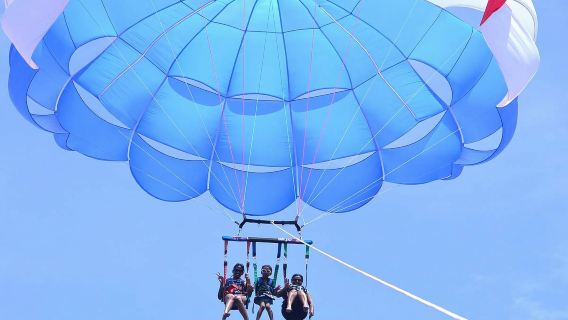 Parasailing Experience in Boracay Island
