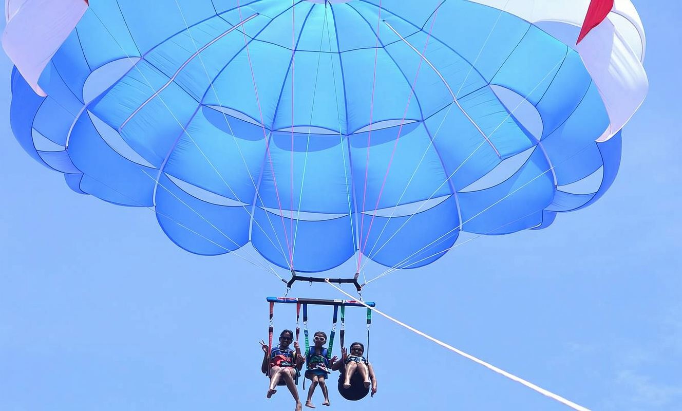 Parasailing Experience in Boracay Island
