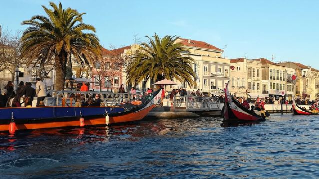 ลิสบอนไปยังปอร์โต สูงสุด 4 ป้าย: Obidos, Nazare, Fatima และ Aveiro