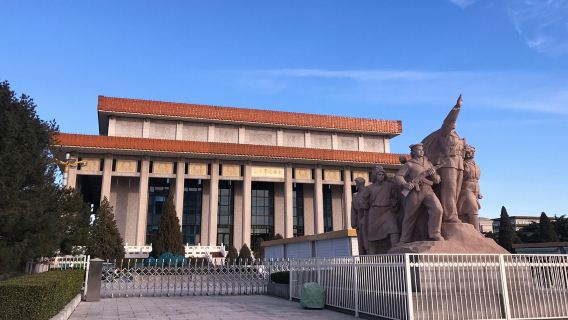 天安門広場の国旗掲揚【VIPプライベートツアー 四環路以内送迎付き 多言語ガイド付き解説含む】