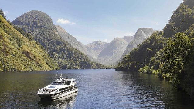 Doubtful Sound Wilderness Day Cruise from Manapouri