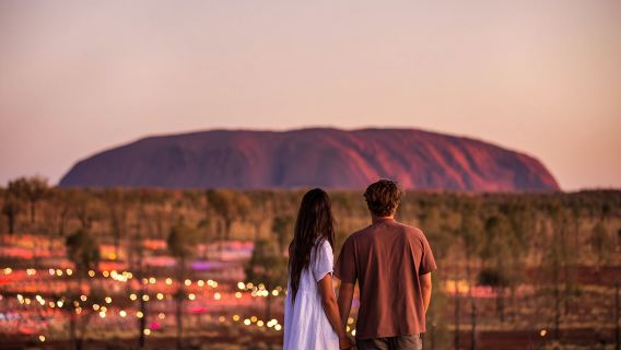 Pertunjukan Bintang Uluru Wilderness [Dapat ditingkatkan dengan menikmati matahari terbenam/makan malam + layanan berbahasa Inggris + antar-jemput hotel]
