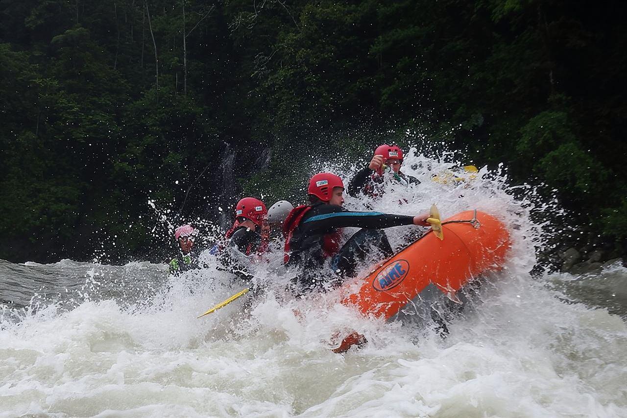 Rafting Extremo en Baños de Agua Santa Nivel III y IV+