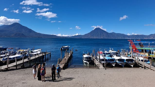 Tour Guidato in Barca sul Lago Atitlán da Panajachel