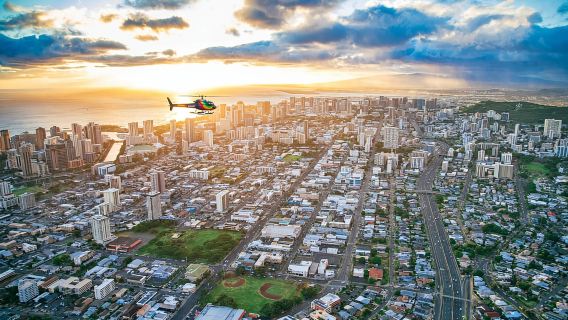 Oahu: tour in elicottero al tramonto a Waikiki con porte aperte o chiuse