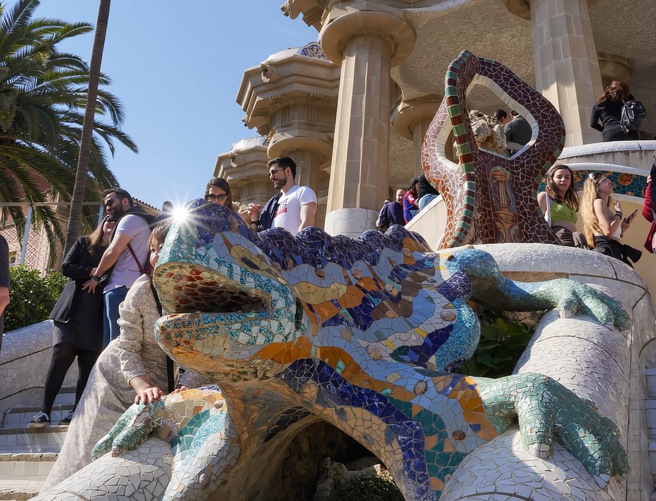 Barcellona: Tour della Sagrada Familia con Torri e Guell Park