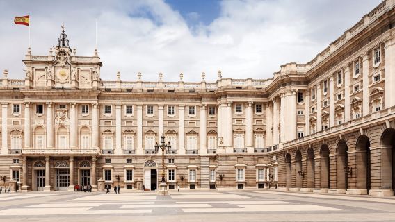 Tur Pribadi Museum Prado dan Istana Kerajaan