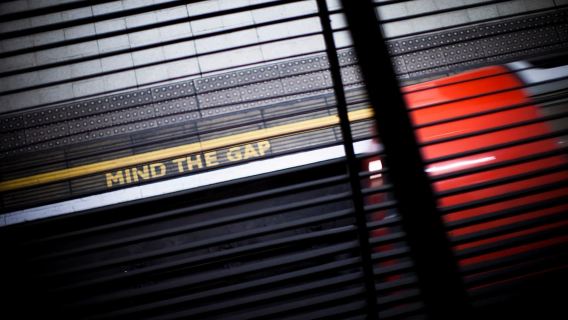 London: Tur Berpemandu ke Stasiun Tube Tersembunyi di Charing Cross