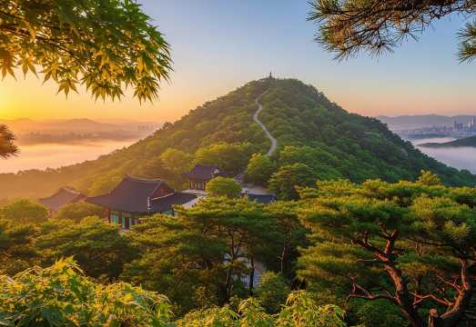 Seoul Sunrise & Sunset Hike + Temple & K-Food Adventure
