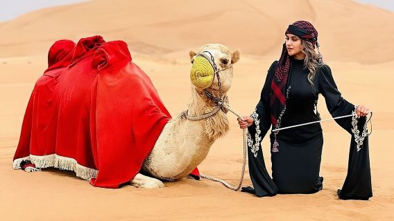 Private Morgen-Wüstensafari in Dubai + Kamelritt & Falkenfoto