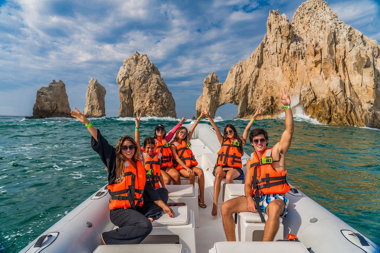Los Cabos Famous Arch cruise, City tour and Lunch