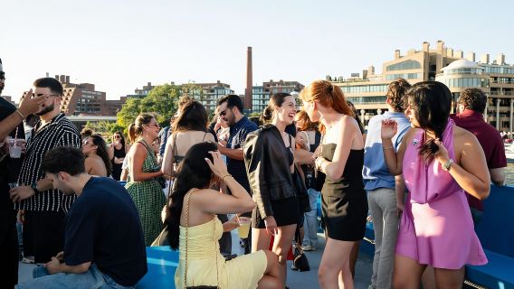 Washington, DC: Potomac River Yacht Cruise with Open Bar
