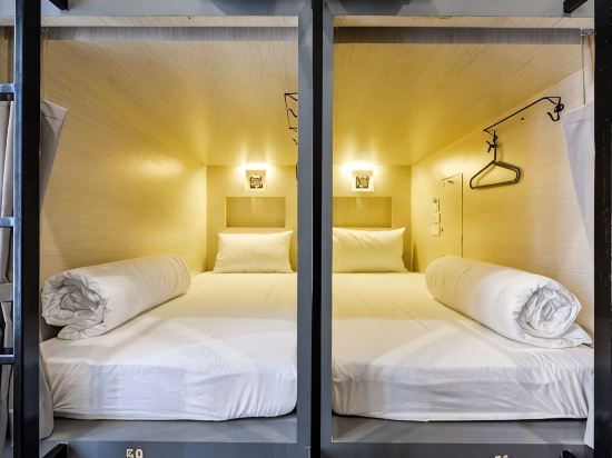 The Cube Hostel Silom Room Type - Capsule Mixed Dorm Front-Entry