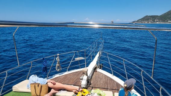 Alanya: rento perheveneily ilman vaahtoa ja kovaa musiikkia