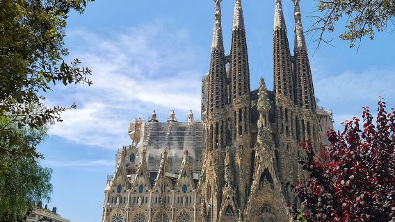 Sagrada Familia and Old Town Private Tour with Hotel Pick-up