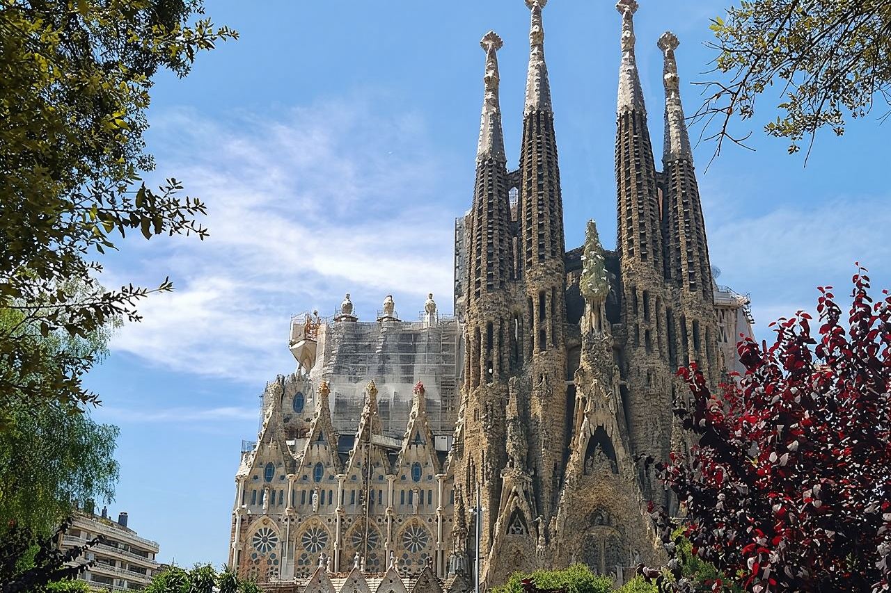 Sagrada Familia and Old Town Private Tour with Hotel Pick-up