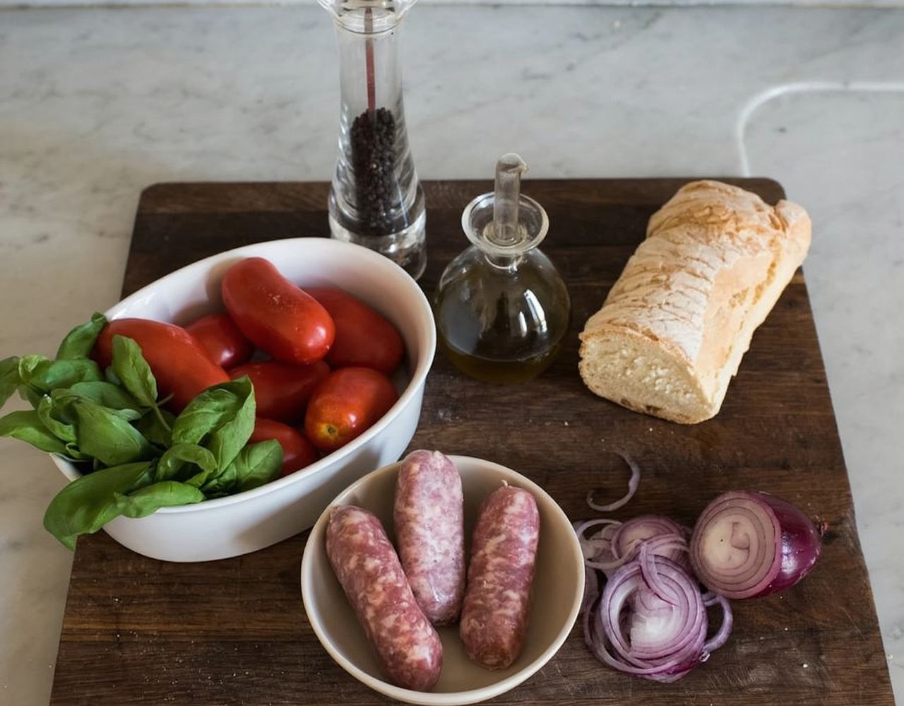 Siena market visit and cooking class at a local's home