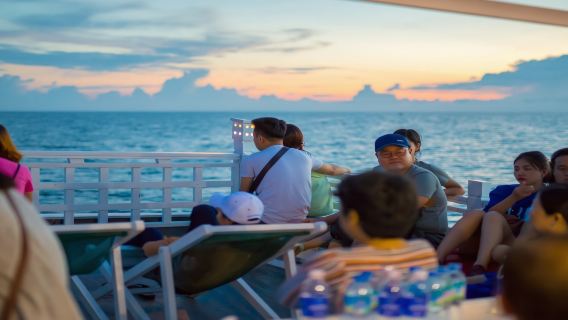 富國島抓魷魚黃昏海宴【船上日落與魷魚烤肉之夜】