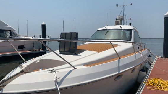 Qinhuangdao Yacht Rental: 33ft Luxury Sports Family Yacht in Qinhuangdao Beidaihe - Private Charter + Sea Fishing