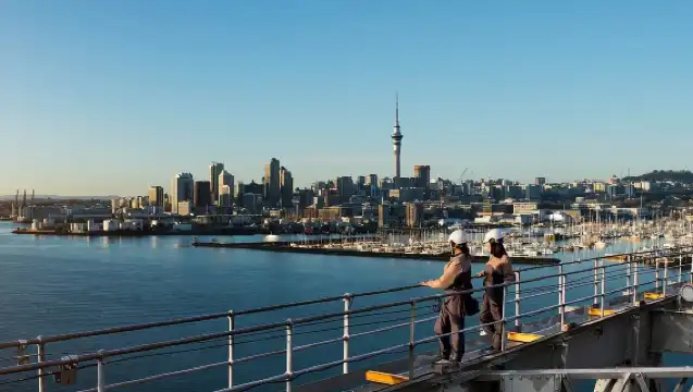 สัมผัสประสบการณ์ปีนผาหินที่สะพานโอ๊คแลนด์ฮาร์เบอร์ด้วยการขับรถด้วยตนเอง 2406